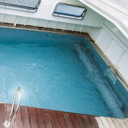 Bed & Breakfast Droomboot 4*